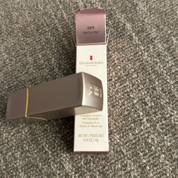 NEW Elizabeth Arden lipstick - color #019 Red Door Red - Picture 5 of 7